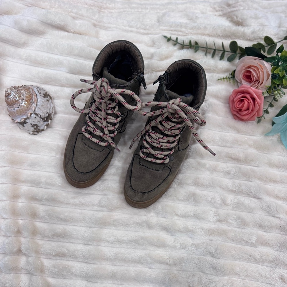 Steve Madden Khaki High-Top Sneakers
